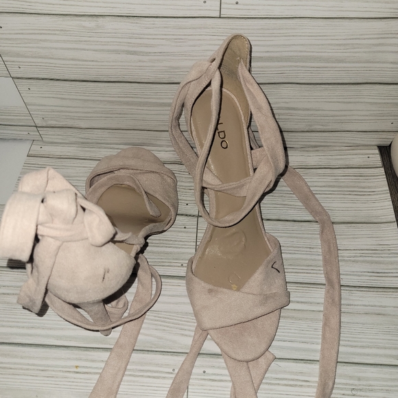 Aldo Lace Heels - Picture 3 of 8